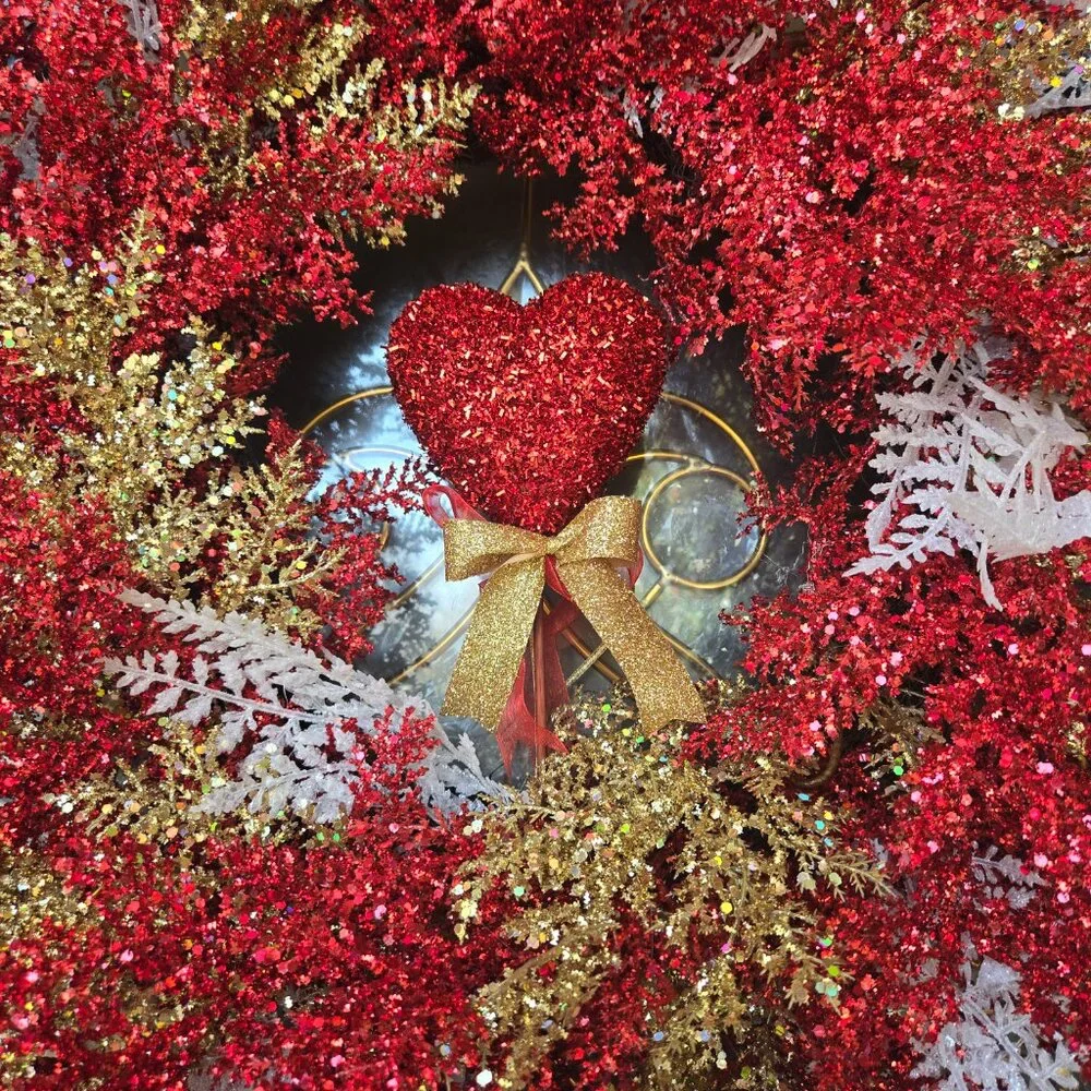 Full Glamour Red & Gold Valentine Wreath